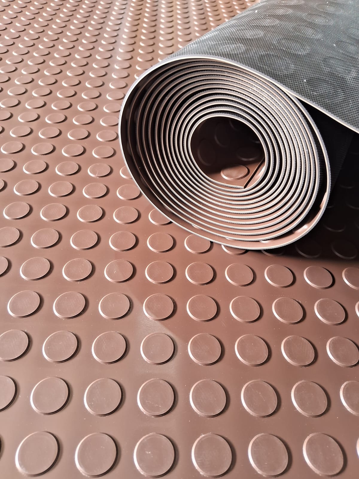 Piso Pastilhado MARROM 2,8mm x 1,20 x 15mts